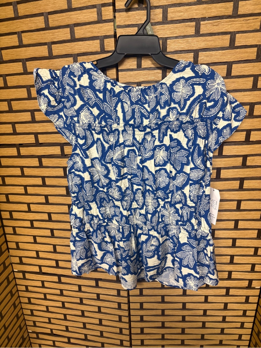 Time and tru blue and white top size XL
